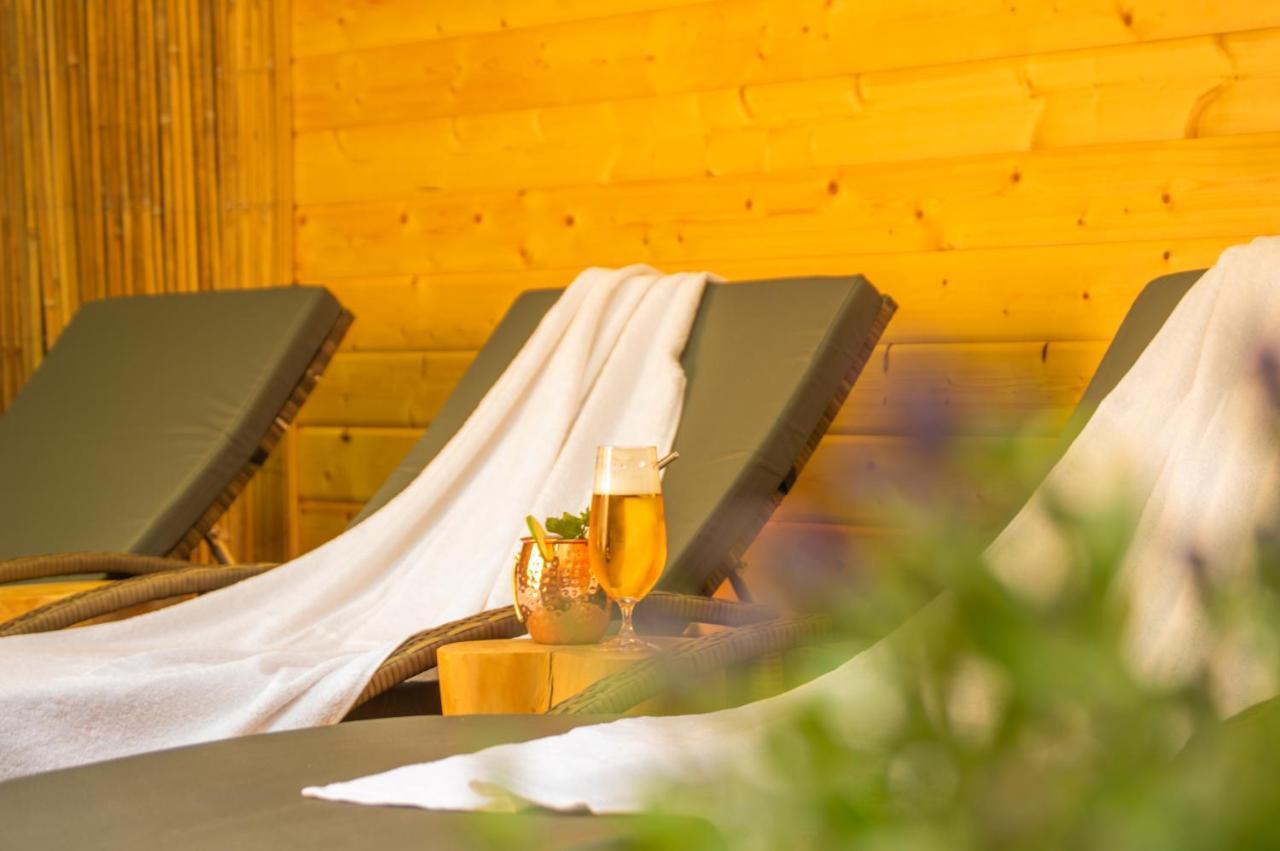 Wellnessoase Mitten In Der Wasserfallstadt Triberg Triberg im Schwarzwald Exteriér fotografie